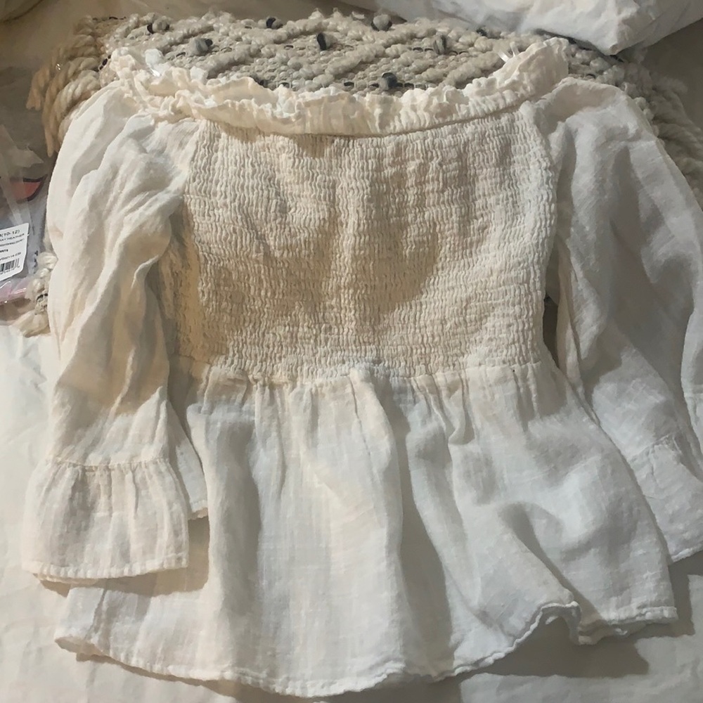 White zares blouse worn once xtra small super cute and flirty